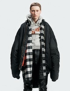 01_ari_versluis_vetements_CR1-232x300.jpg