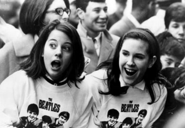 Beatle-Fans-the-beatles-29223537-700-483.jpg