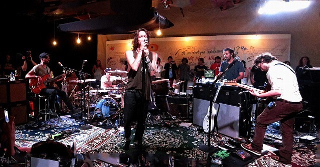 Incubus_at_HQ_Live.jpg