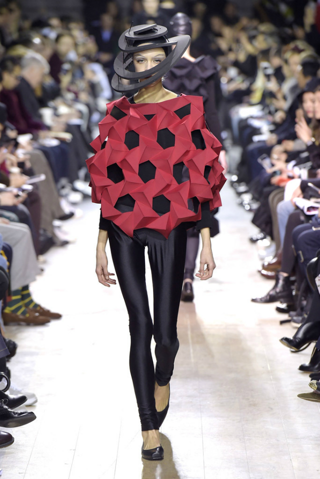 JUNYA-WATANABE-COMME-DES-GARCONS-2016-17-FW-PARIS-COLLECTION-06.jpg