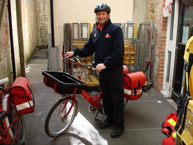 Royal_mail_bicycle_messenger_Ilminster.jpg