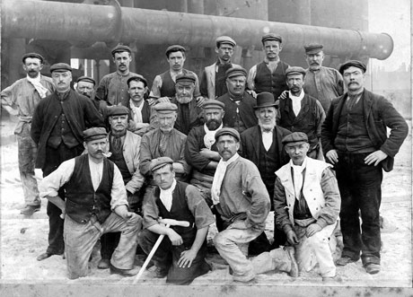 Workers-at-Bethlehem-Steel-in-early-1900s.jpg