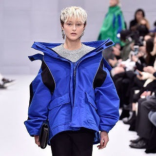 square-1457275587-elle-pfw-fw16-collections-balenciaga-00-index.jpg