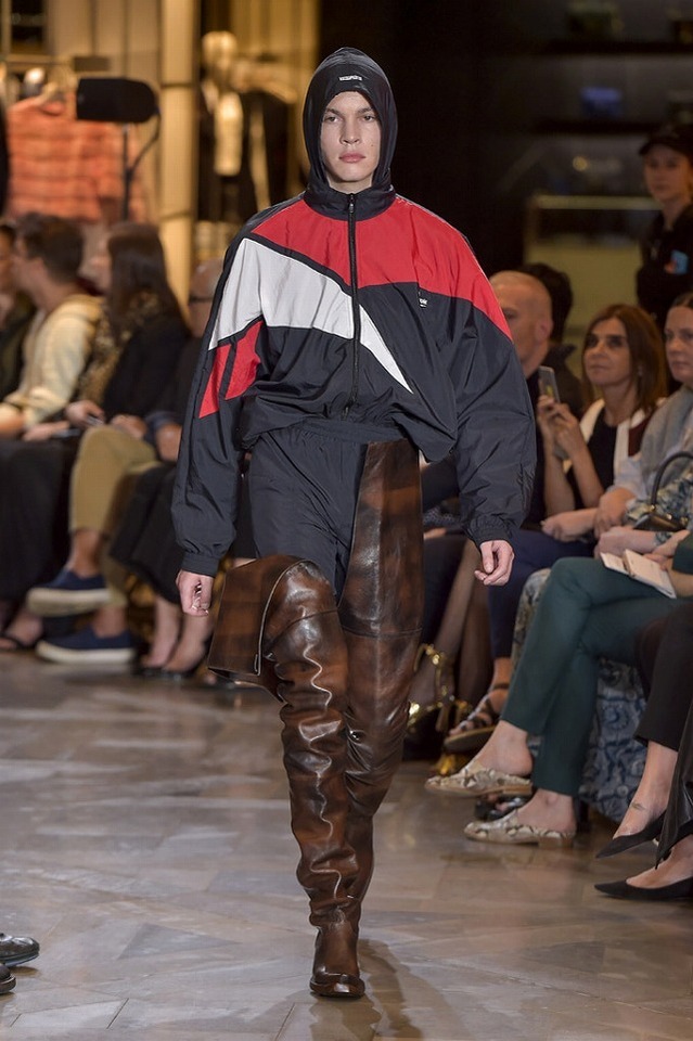 vetements-couture-fall-2016-collection-shoes-photos-4.jpg